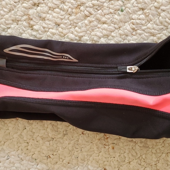 Saucony Running Outfit - Picture 4 of 6